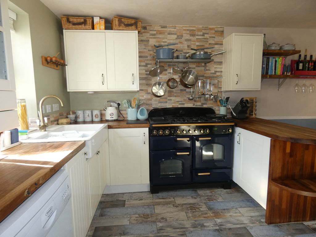 Kitchen/Dining room- click for photo gallery